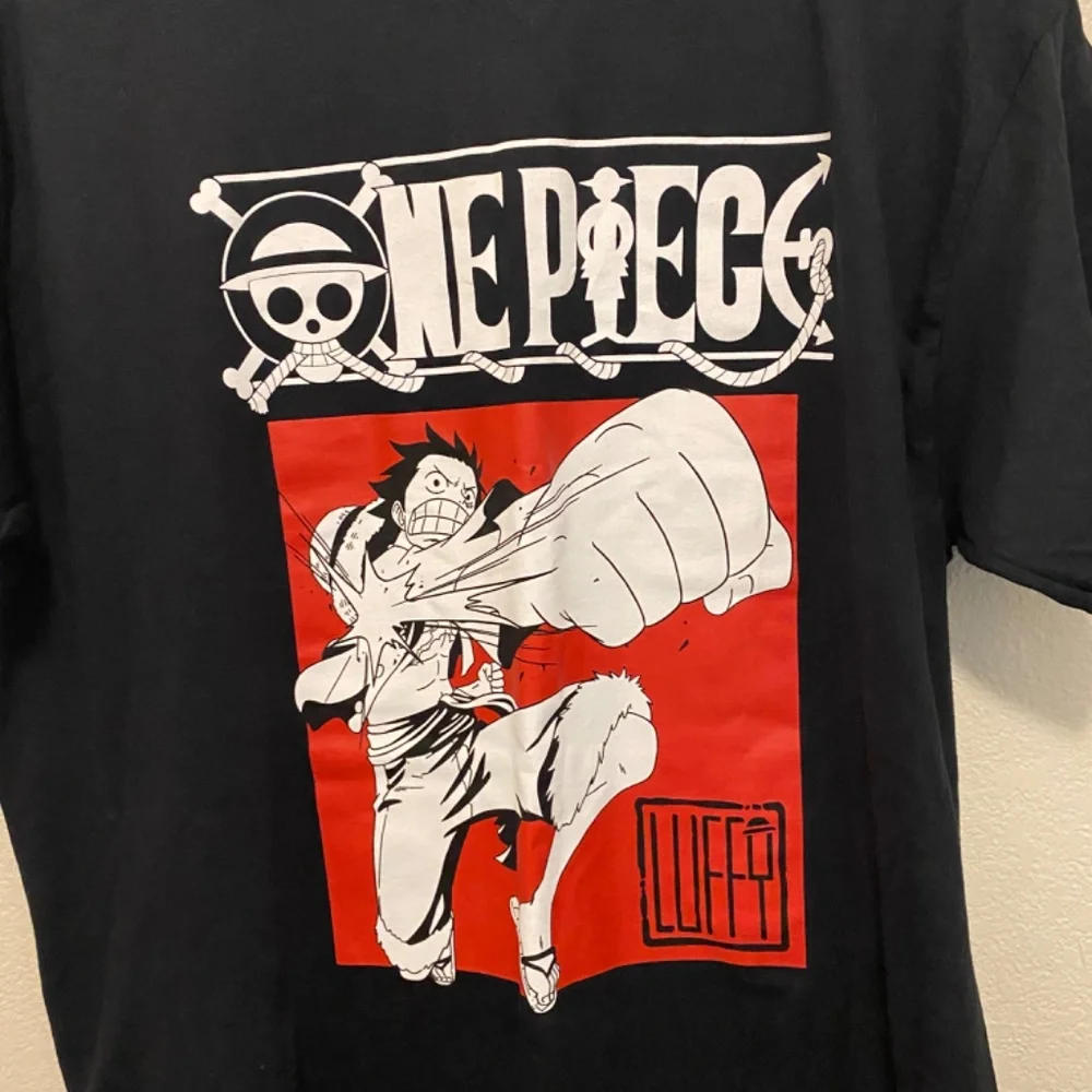 One Piece Black Graphic Tee Shirt Large - Picture 4 of 4
